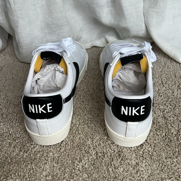 NWT Nike Blazer Shoes - Picture 5 of 5